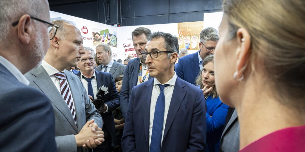 Auch Bundesminister Cem Özdemir besucht den Stand der BVE afuf der ANUGA.